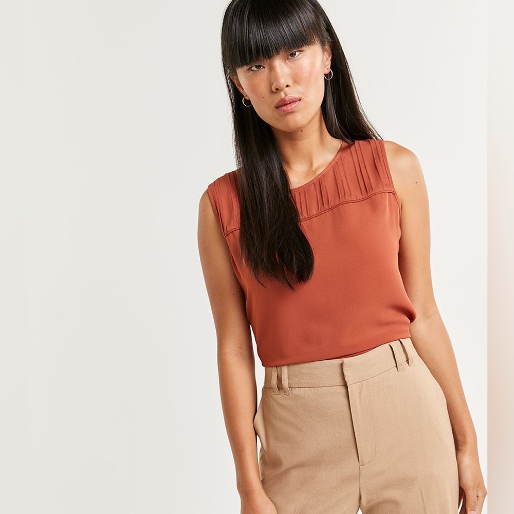 Reitmans Pintuck Sleeveless Crepe Blouse Rust Orange Size Medium